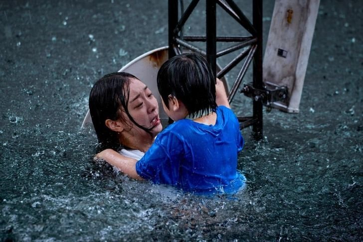 Netflix's The Great Flood Review (2025): A Korean Apocalypse That Dazzles, Divides, and Drifts into Dark Sci-Fi 1 The Great Flood Review